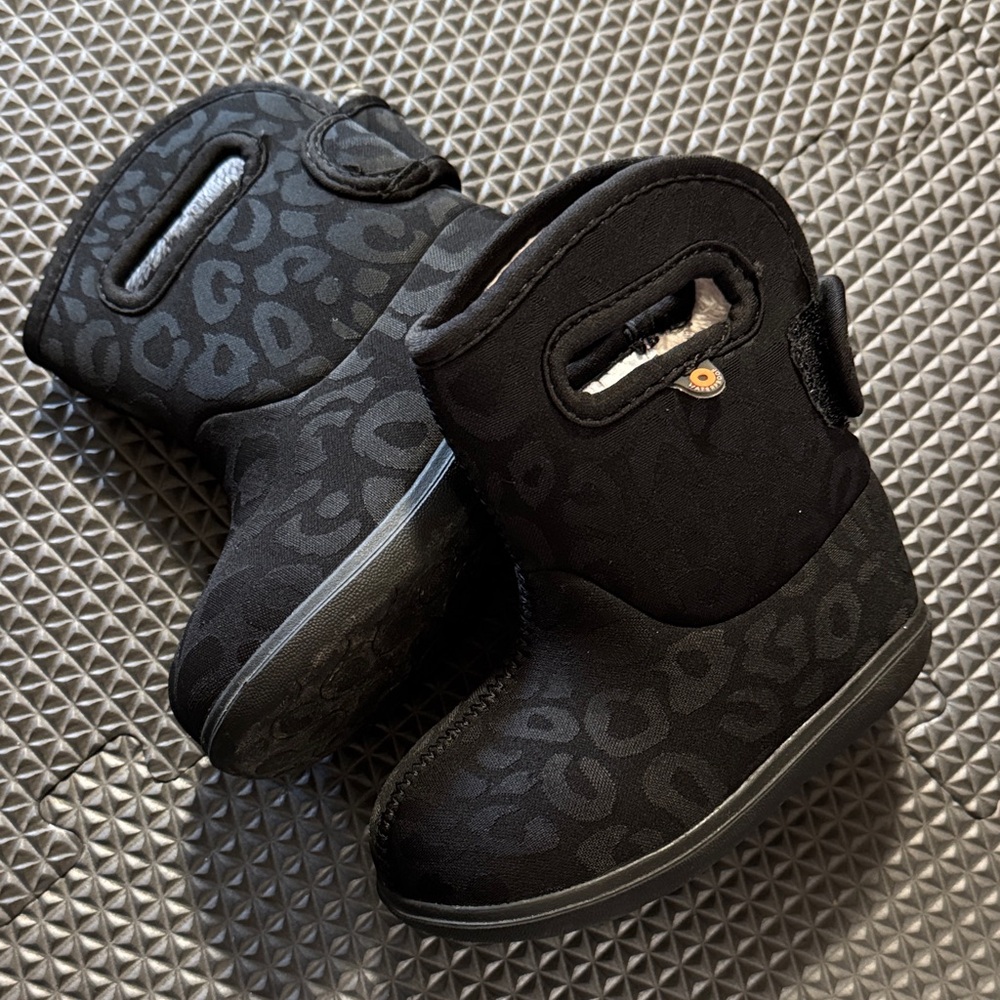 Bogs Black Leopard Print Toddler Boots - 7T